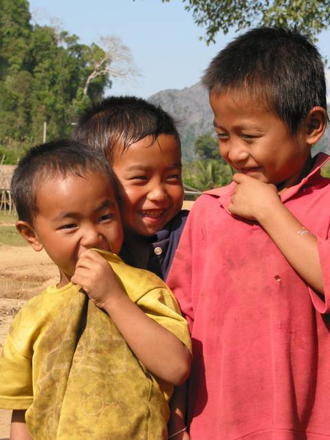 childrenvangvieng3.jpg