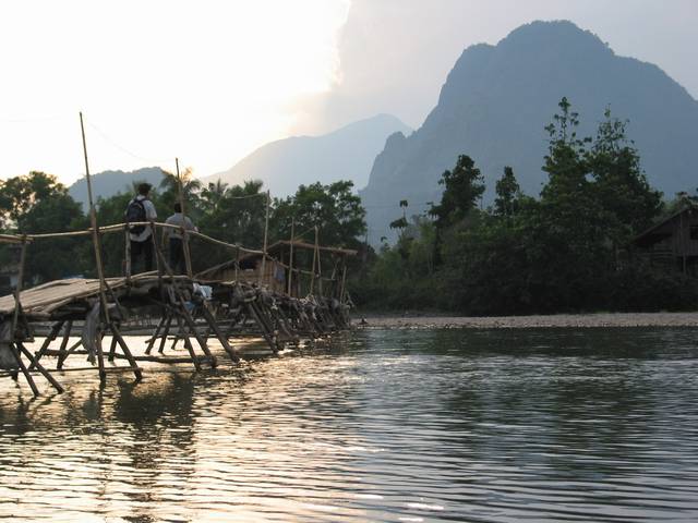 riverbridgevanvieng1.jpg